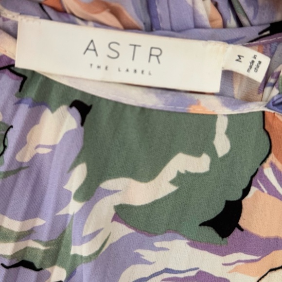 Astr the Label Blythe Floral Plisse Midi Dress. Size M - Picture 8 of 9